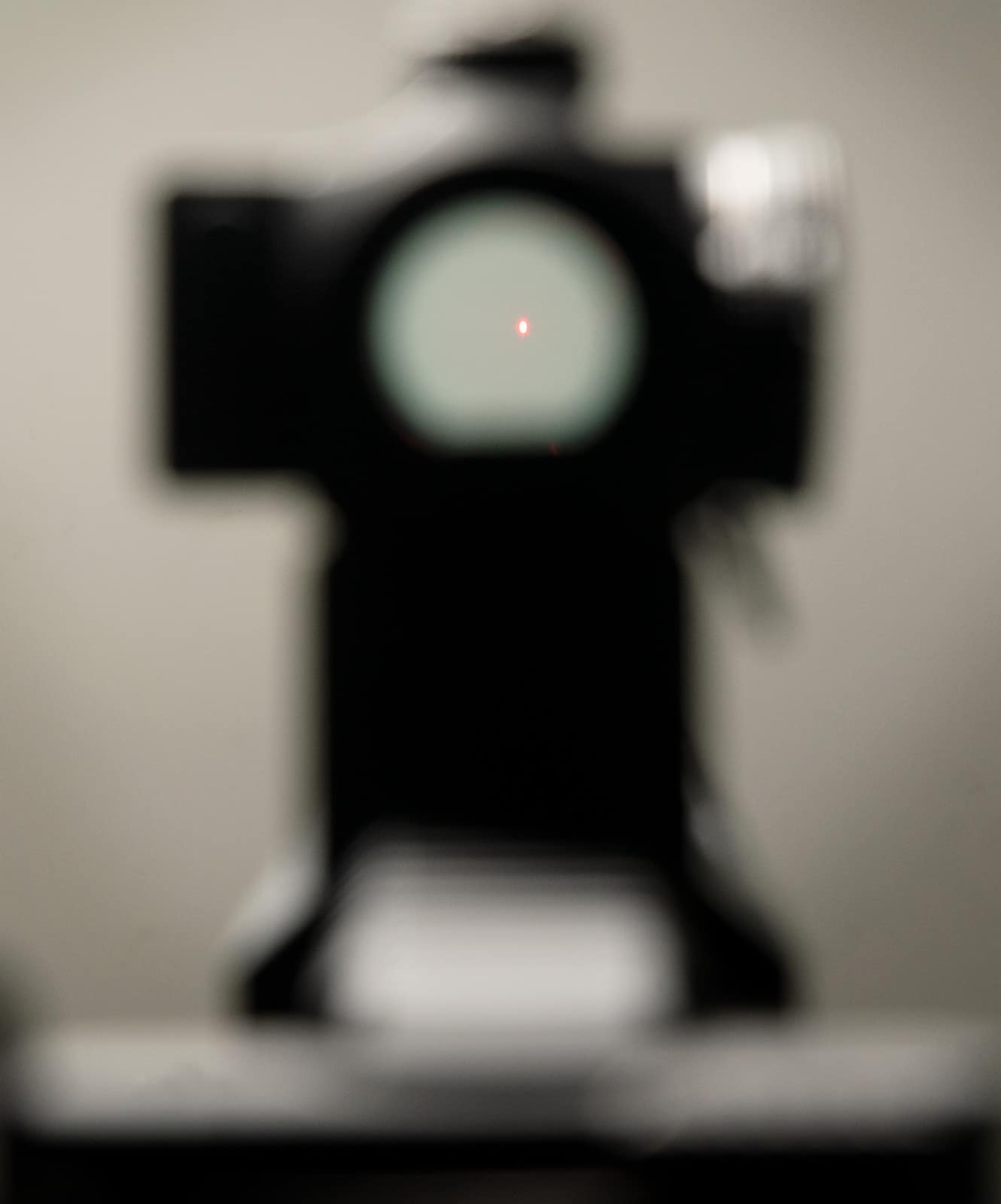 Red Dot vs Holographic Sights - AmmoMan School of Guns Blog